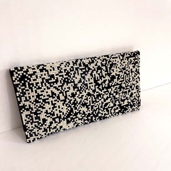 BLACK AND IVORY BEADED CLUTCH - Picture 3 of 4